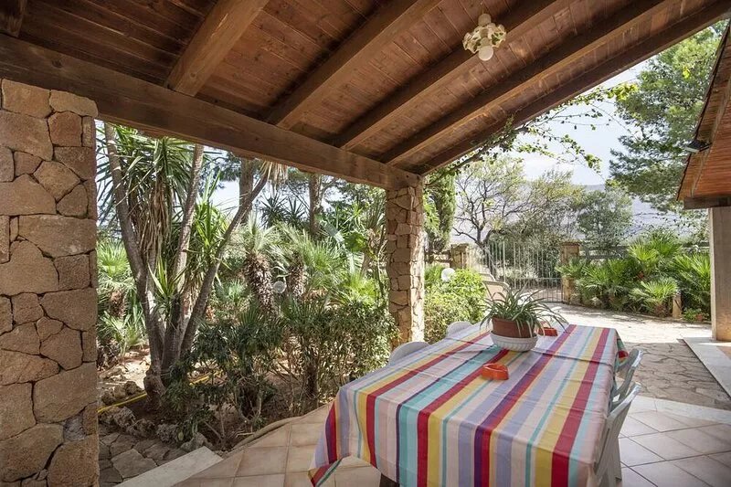 Apartment "Vacanze e Relax Frassino" with Sea View, Garden & Terrace