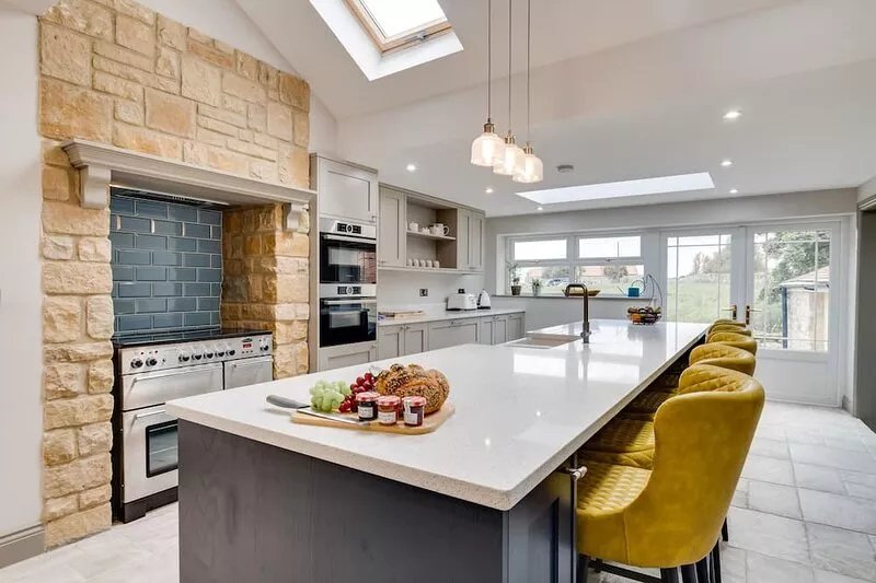 Castle View - sleeps 16 guests  in 8 bedrooms