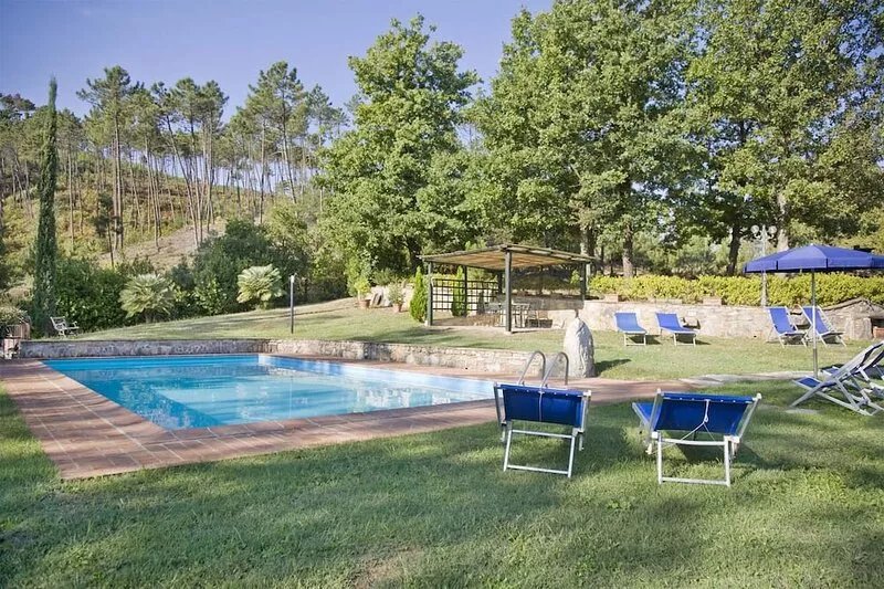 Stunning private villa with WIFI, private pool, A/C, TV, patio and parking