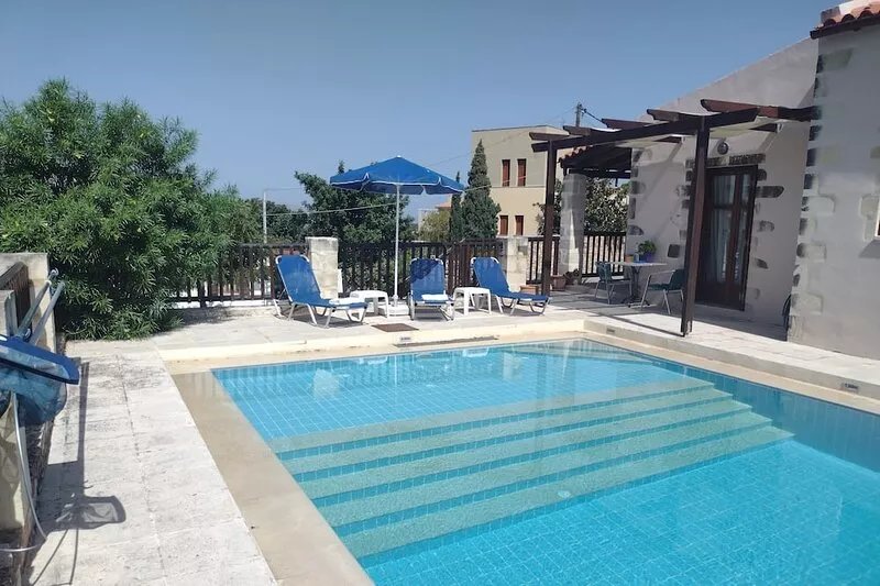 Villa with private pool, lovely views within easy walk to Vamos village