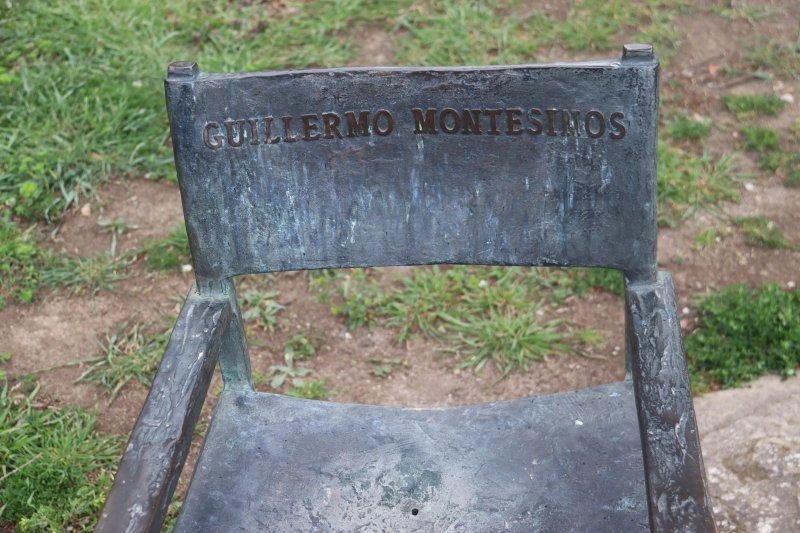 Estatua De Luis Garcia Berlanga
