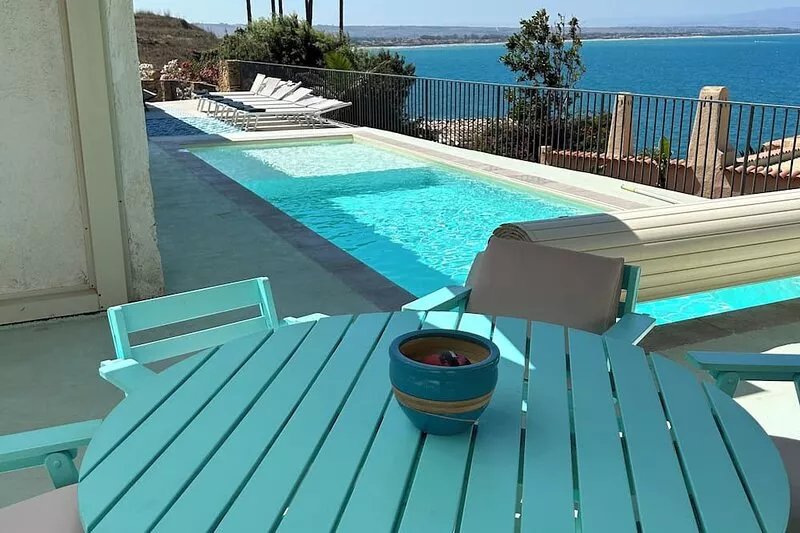 Detached villa 8 min drive from the beach