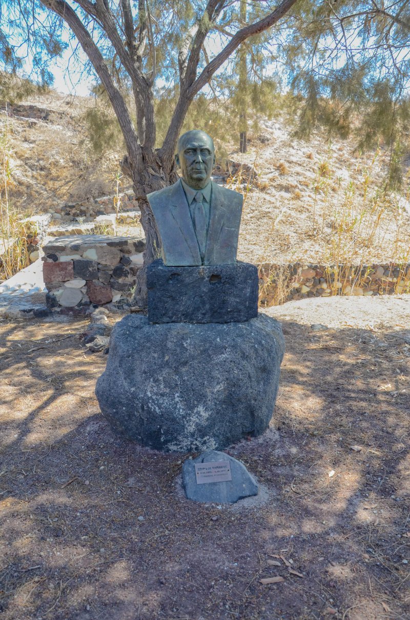 The grave of Spyridon Marinatos