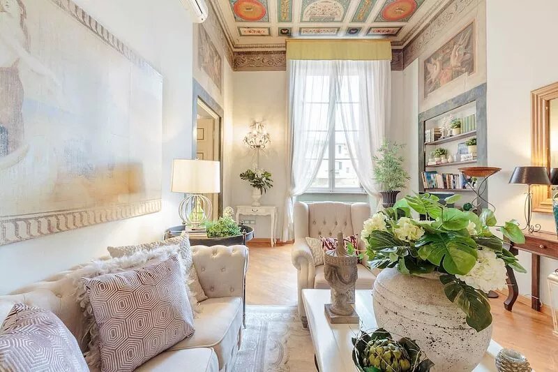 Romantic LUCCA apartment With View Over a Church