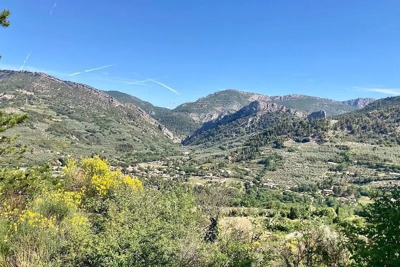 Family home with view of Mont Ventoux and private pool