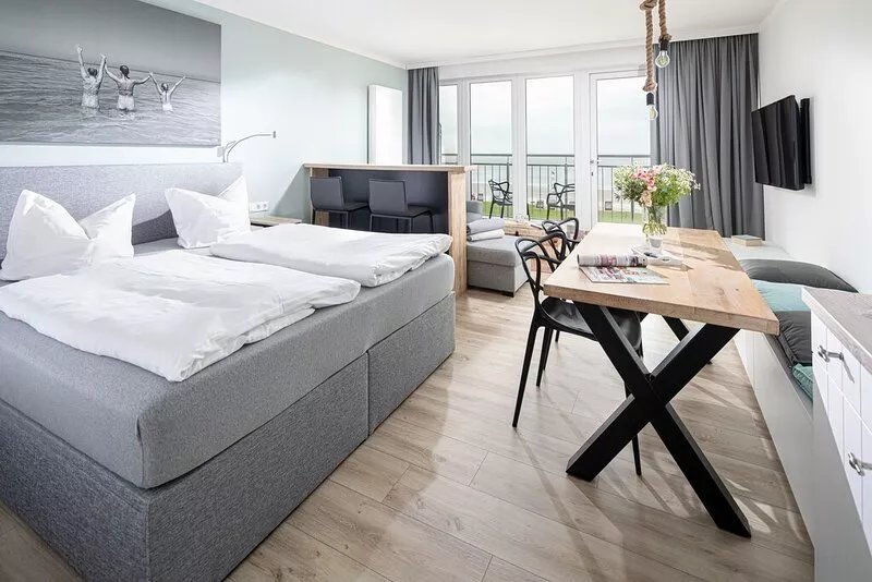 Top sea view, one-room apartment, modern, directly on the beach with sauna and