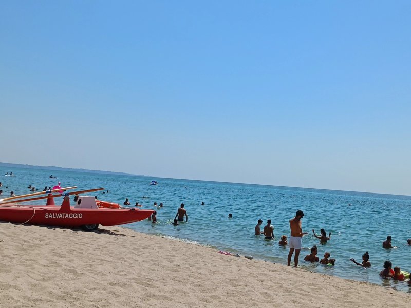 Blow Resort Beach