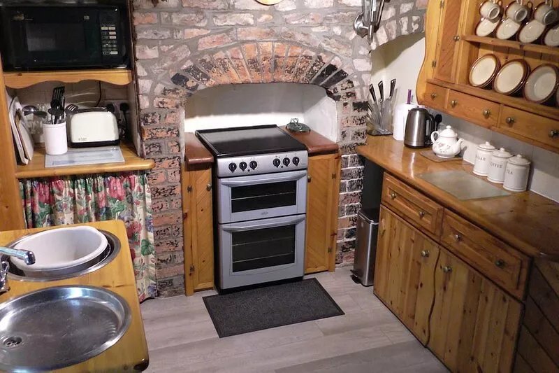 Character cottage with log effect fire and beamed ceilings