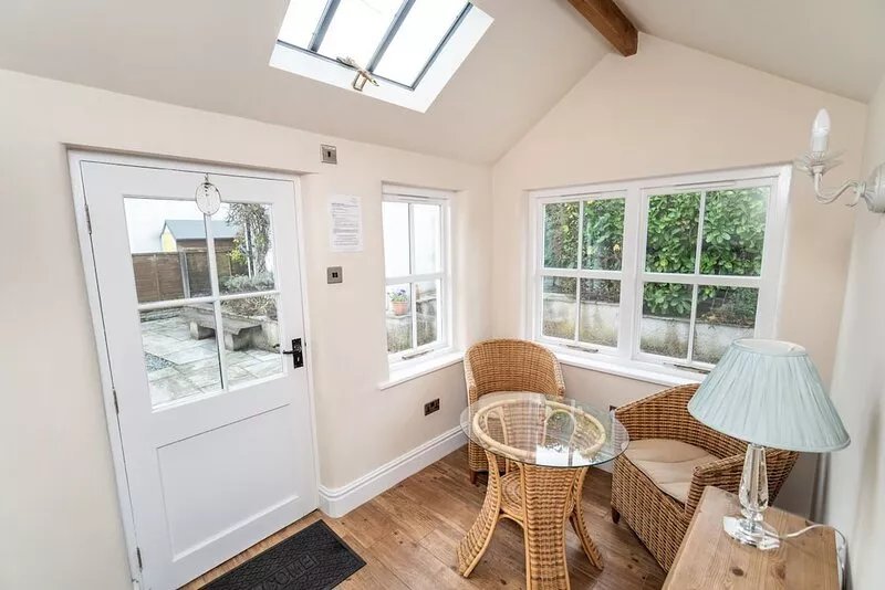 Jasmine Cottage -  a cottage that sleeps 2 guests  in 1 bedroom
