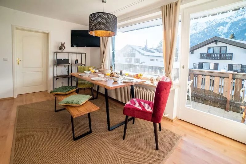 Newly renovated, lovingly furnished apartment available from April 2019.