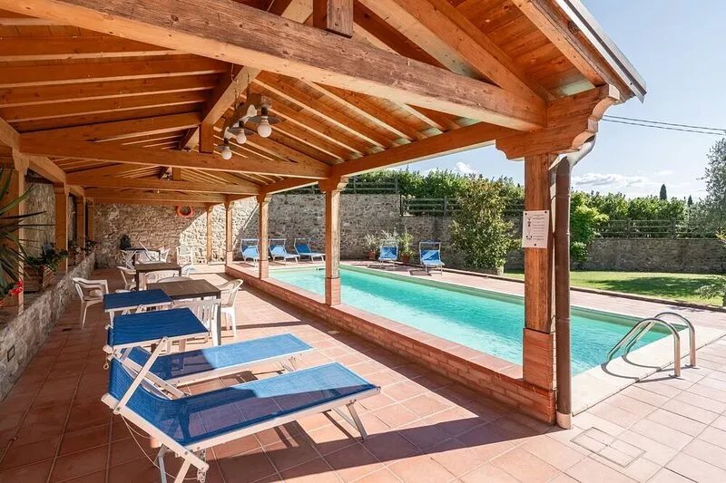 Farmhouse 'Agriturismo Fadanelli La Colombaia' with Shared Pool, Shared Garden