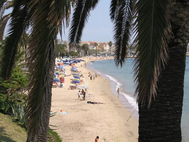 Comfortable and air conditioned T2 apartment in GOLFE-JUAN on the CÔTE D'AZUR