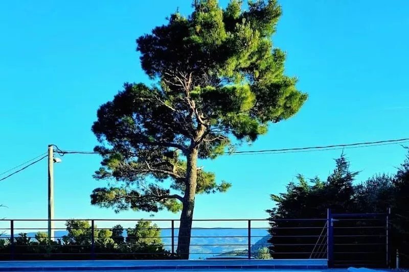 Villa Nike family house, in the natural environment on the hill with sea view
