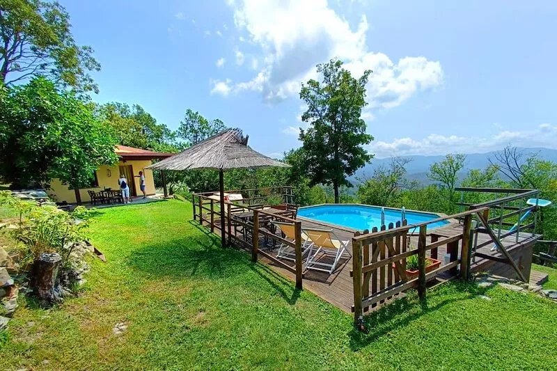Rustico farmhouse with garden and swimming pool in a hilly area
