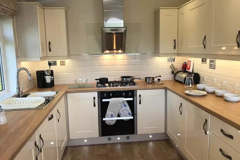LUXURY 4 BEDROOM LODGE