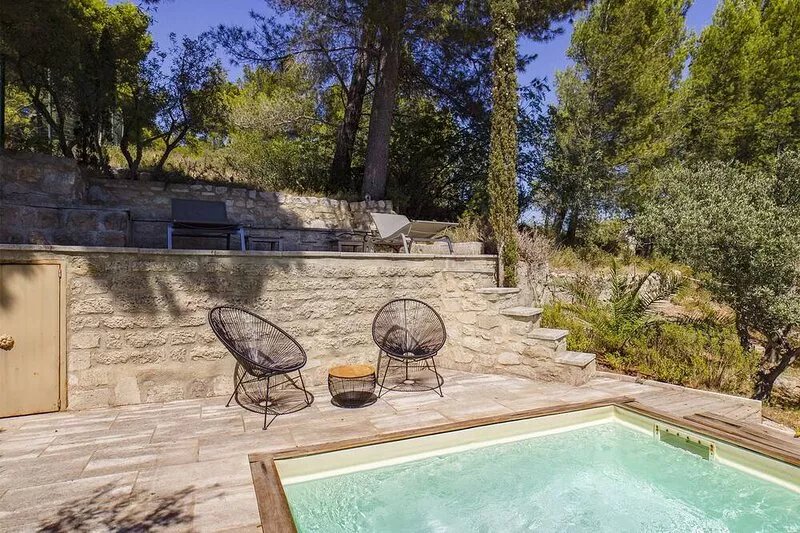 Juliette's house with swimming pool and garden