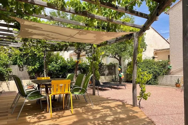 Completely renovated fisherman's house with garden near the port.