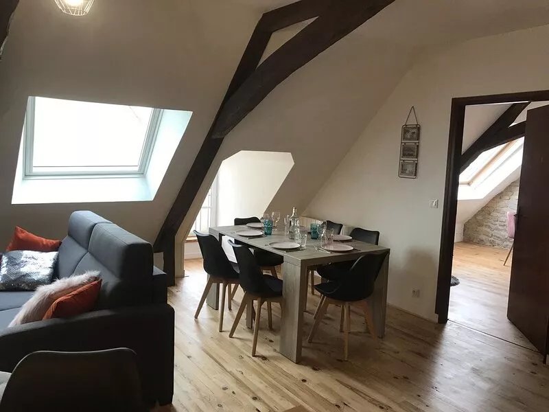 3-star furnished apartment with view of the cathedral.