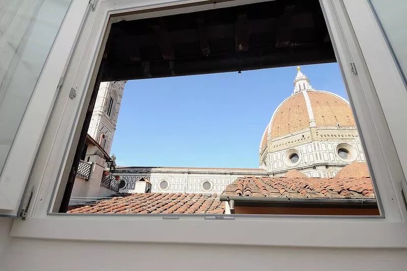 LA CUPOLA apartment with a view of the cathedral, it feels like touching it!