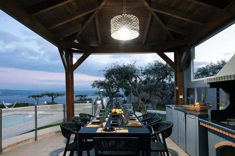 Stunning sea Vistas and Full Privacy Next to Marathi & Loutraki Beaches!