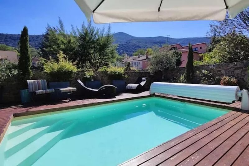 Superlative old town property with pool & bar room