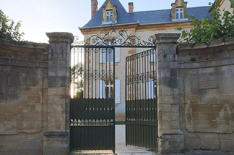 Le Manoir d'Isly 18th century - heated swimming pool