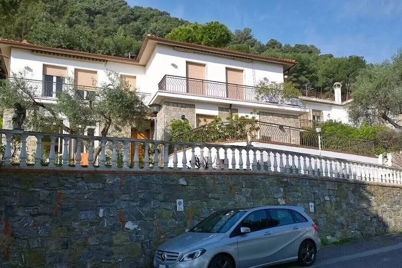 LIGURIA apartment in VILLA to rent for holidays LAIGUEGLIA