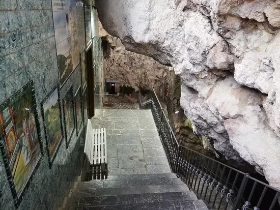 Santuario de la Cueva Santa