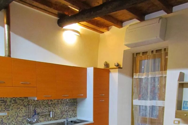 4 STAR QUALITY ANCIENT RENEWED independant CONFORTABLE APARTMENT 50SQ/M
