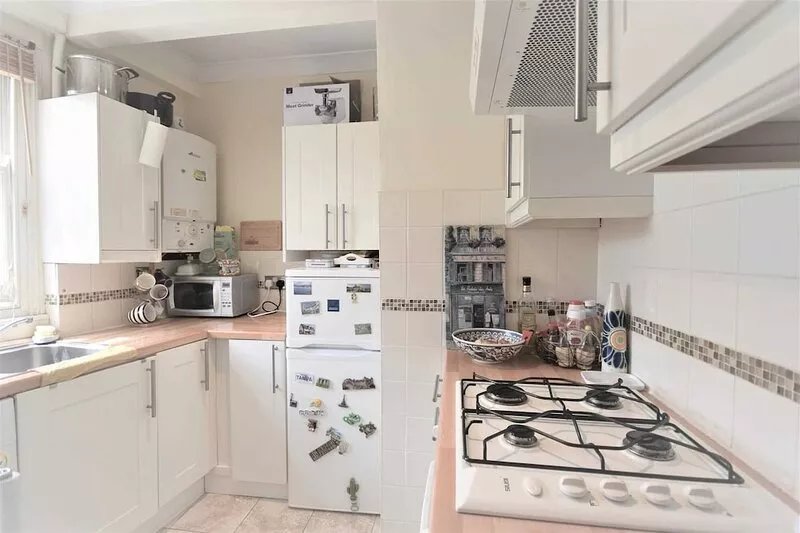 Entire One Bedroom Serviced Flat In Chiswick London, Kitchen, Wifi, TV and more