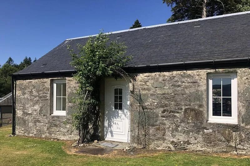 Ellary Cottage - Cosy, Romantic Water-side Escape, Sleeps 2-4 open fire