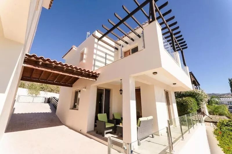 CORAL BAY! VIEWS! TWO BED BEAUTIFUL VILLA, POOL, A.CON, WIFI, B. PACK NR