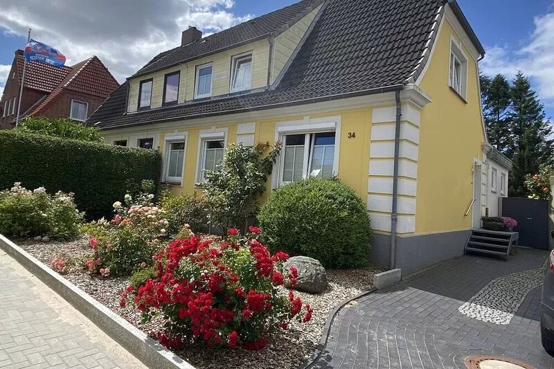 House between the seas in Schleswig, quiet and central, large garden