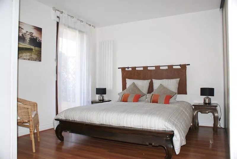 Grand T2 of 59m with private garden and parking in the historic center Dijon