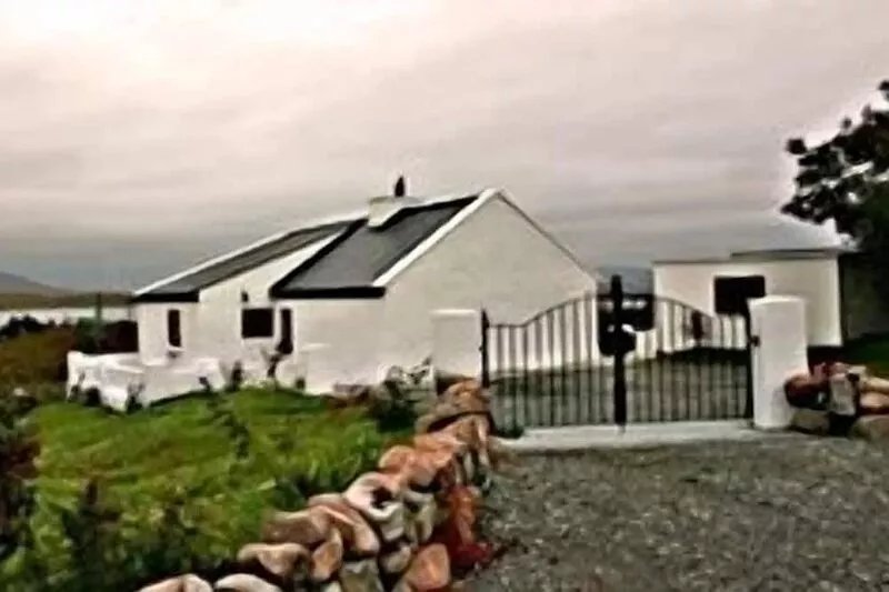 Beautiful old style cottage with sea views