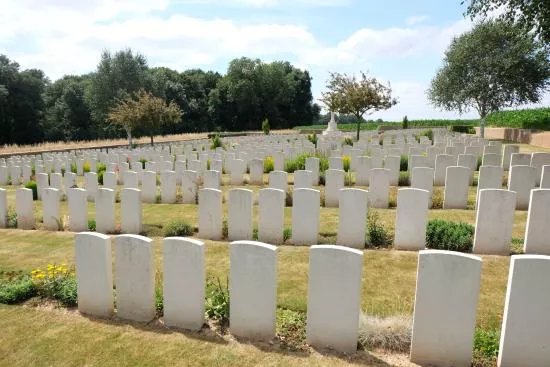Lonsdale Cemetery, Authuille