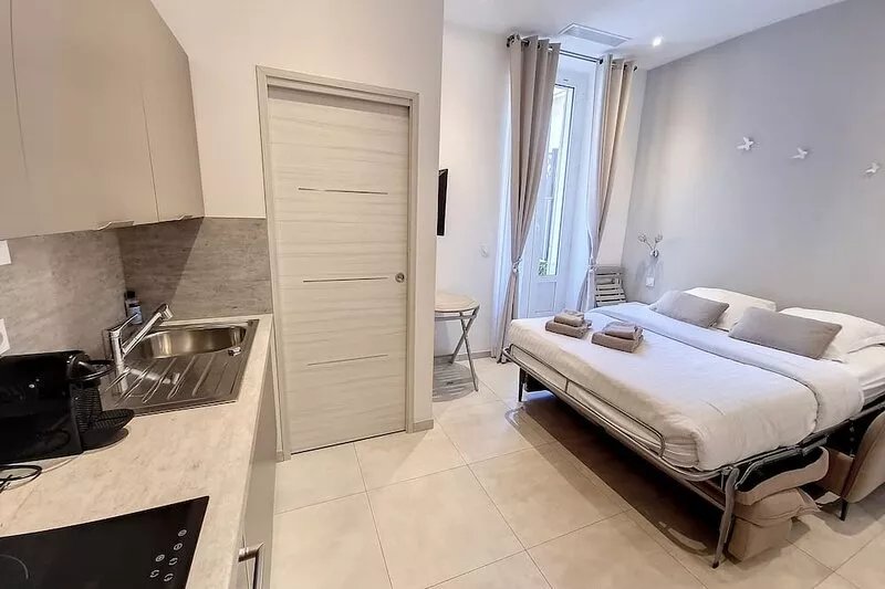 4 bedroom apartment 134m² + terrace 70m² to 200m Festival Palace and beaches