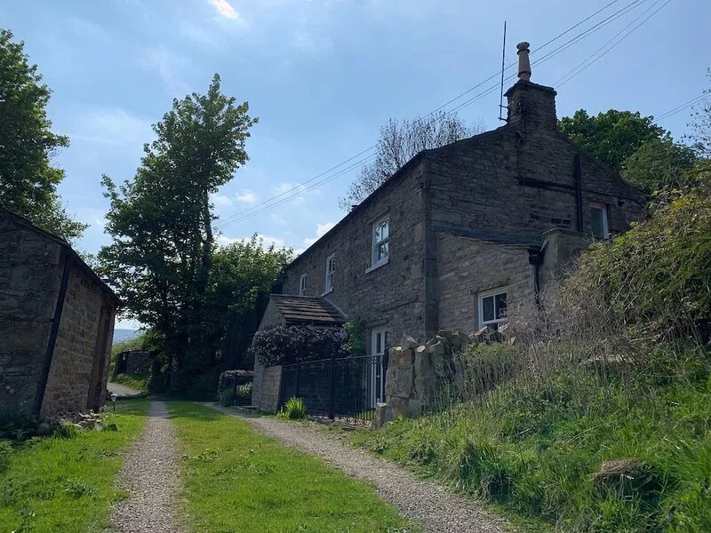 Gorgeous 3 bed cottage overlooking the Valley. Sleeps 5 people & 2 dogs