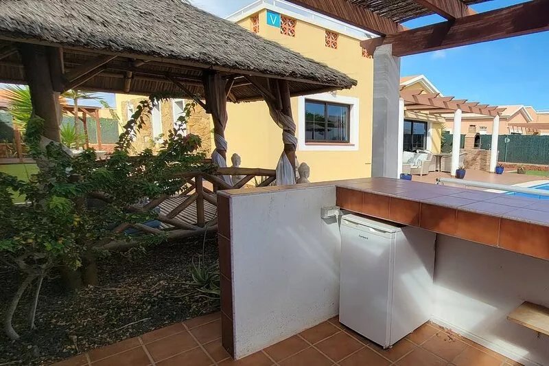 4 bedroom LUXURY villa with AC, private heated pool, XBOX and all the amenities!