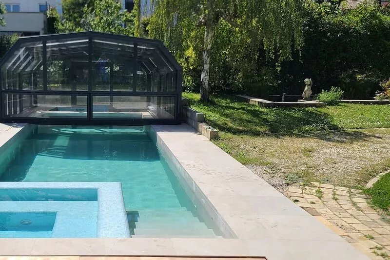 Pleasant 2P in Villa with Pool near Seaside in City Center