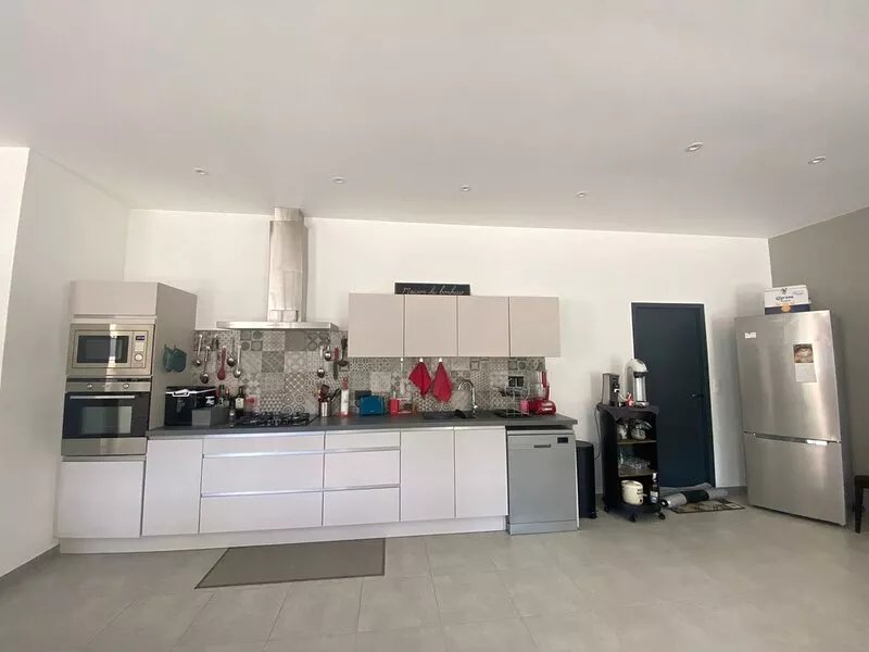 Modern villa for 6 people fully equipped located in Provence at the foot of