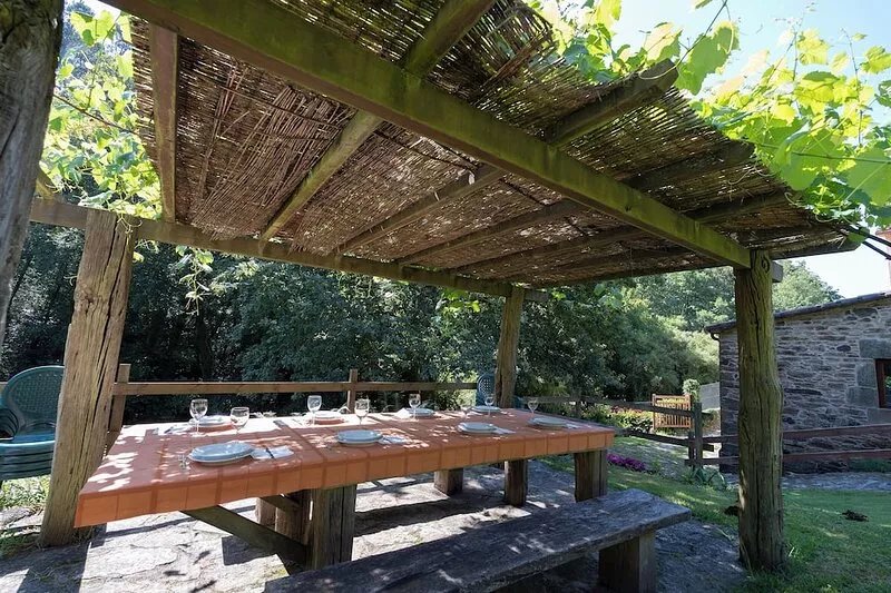 Cottage with farm, 5 minutes from the Cathedral (pets allowed)