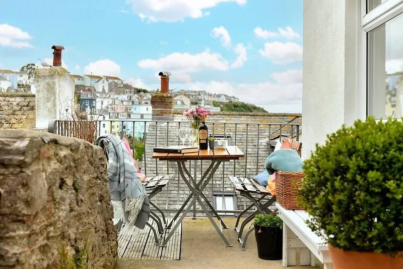 Sundeck - sleeps 6 guests  in 3 bedrooms