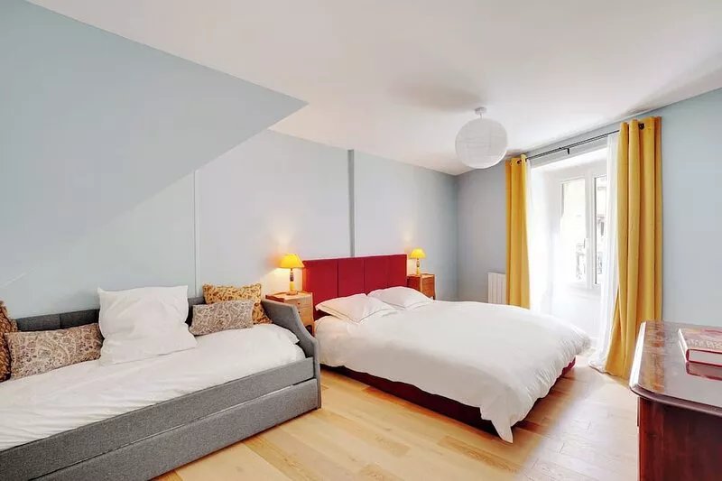 Family apartment 2 bedrooms. up to 6 adults. Kids friendly