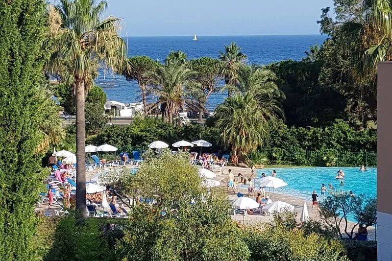 PIEDS DANS L'EAU MER & PISCINE - SEA VIEW "Résidence Les Rivages des Issambres
