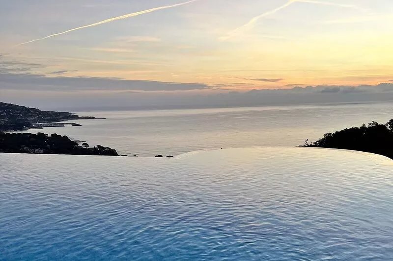 Beautiful 4* villa with panoramic sea views, infinity pool, close to the beach