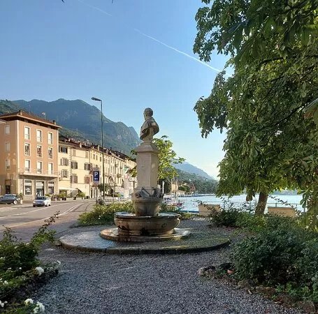 Monumento al Conte Luigi Tadini