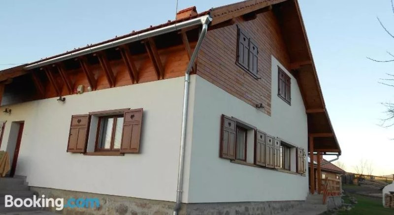 Eszter Guesthouse