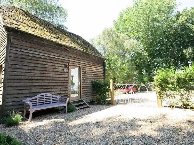 THE LINHAY, pet friendly, character holiday cottage in Faringdon