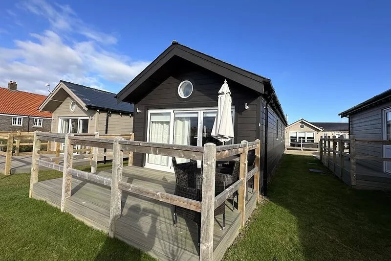 Stunning Coastal Lodge - Sleeping 4 in 2 Bedrooms - Pool and Beach Access